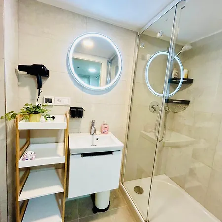Cozy Design With Terrace アパート