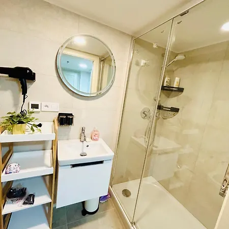 Cozy Design With Terrace 아파트 *