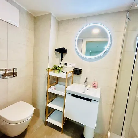 아파트 Cozy Design With Terrace