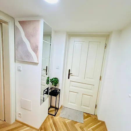 Cozy Design With Terrace דירה פראג